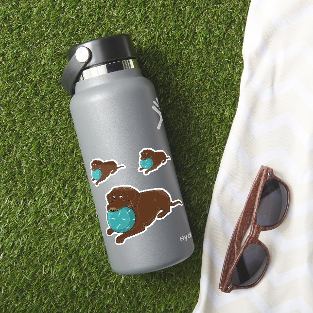 Pegatina Chocolate Lab With Ball Cartoon (HydroFlask Insitu)