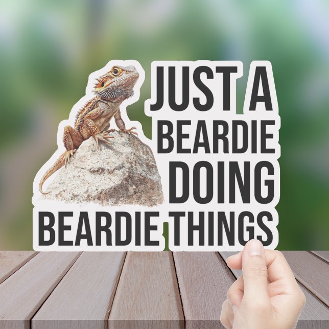 Pegatina Cita divertida de Beardie Do Beardie Things (Just A Beardie Doing Beardie Things)