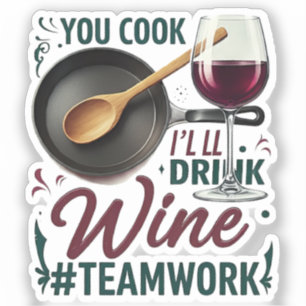 Pegatina Cocina, bebo vino. Trabajo en equipo.