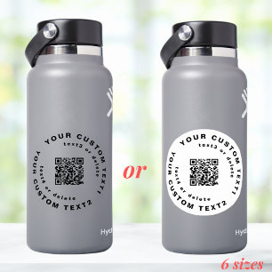 Pegatina Código QR y texto sobre una botella de agua transp