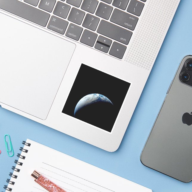 Pegatina Creciente Tierra Tomada De La Misión Apolo 4. (Ordenado portátil con iPhone)