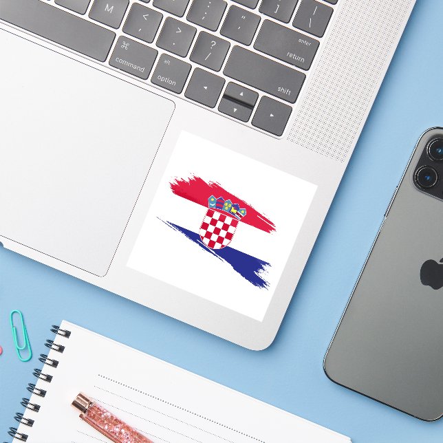 Pegatina Croatia Flag Sticker – Patriotic Design (Ordenado portátil con iPhone)