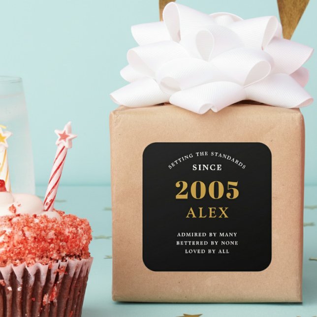 Pegatina Cuadrada 21st Birthday Name 2005 Black Gold Elegant Chic (Born 2005 birthday sticker on a wrapped present.)