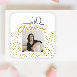 Pegatina Cuadrada 50 y Fabulous Gold Purpurina Photo 50th Birthday<br><div class="desc">50 y Fabulous Gold Purpurina Photo 50th Birthday Pegatina. El diseño tiene falsos puntos purpurinas de oro y el dicho 50 y fabuloso está en escritura moderna. Personalizar con edad e inserte su foto en la plantilla.</div>