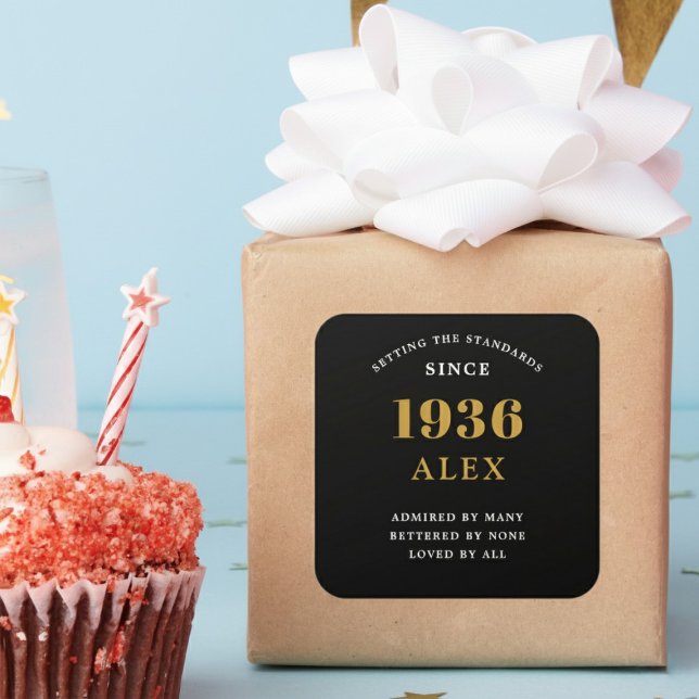 Pegatina Cuadrada 90th Birthday Name 1936 Black Gold Elegant Chic (Born 1936 sticker on a wrapped gift.)