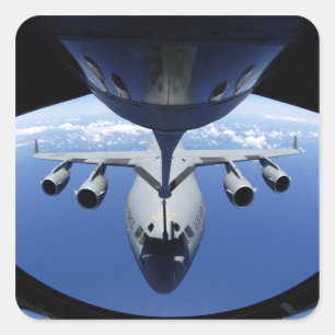 Pegatina Cuadrada A C-17 Globemaster III recibe combustible