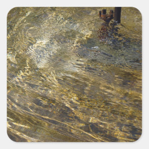 Pegatina Cuadrada Agua de la fuente dorada