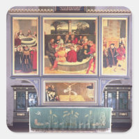 Altar con un tríptico que representa