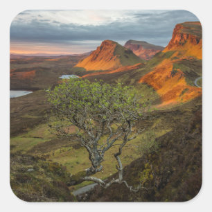 Pegatina Cuadrada Amanecer en las montañas Quiraing en Skye, Escocia