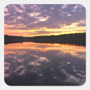 Pegatina Cuadrada Amanecer sobre el lago Bear