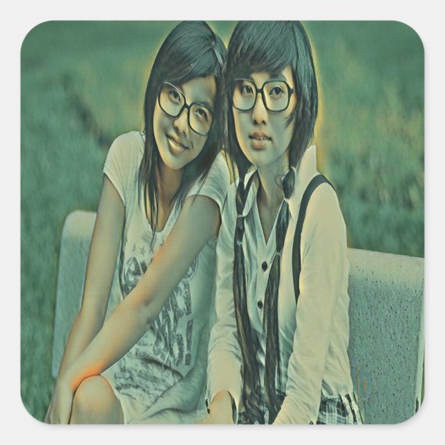 Pegatina Cuadrada Amigos amables sentados uno al lado del otro (Anverso)