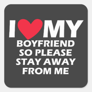 Pegatina Cuadrada Amo a mi novio así que por favor aléjate de mí