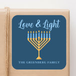 Pegatina Cuadrada Amor y Luz Azul Oro Hanukkah Menorah<br><div class="desc">Personalizado lindo Amor y Luz pegatina Hanukkah para una familia judía o un fiesta Chanukah con sinagoga. Personaliza con tu propio apellido o información de grupo en azul bajo la menorah oro de bonito.</div>