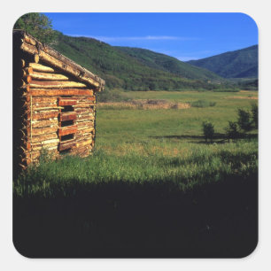 Pegatina Cuadrada Antigua casa de troncos cerca de Park City, Utah.