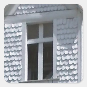 Pegatina Cuadrada antigua iglesia blanca en las montañas