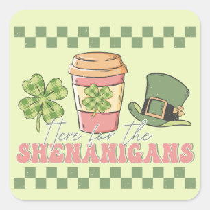 Pegatina Cuadrada Aquí Para Los Shenanigans - Café De Los Amantes