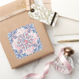 Pegatina Cuadrada Armonía floral alada – Ave rosa y blanca