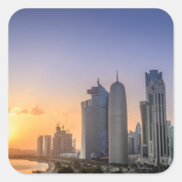 Pegatina Cuadrada Atardecer sobre la ciudad de Doha, Qatar