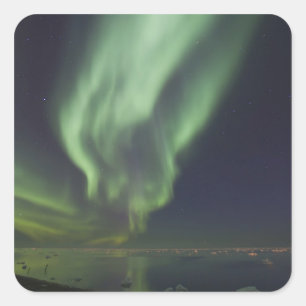 Pegatina Cuadrada Aurora Borealis reflejada en el Océano Ártico