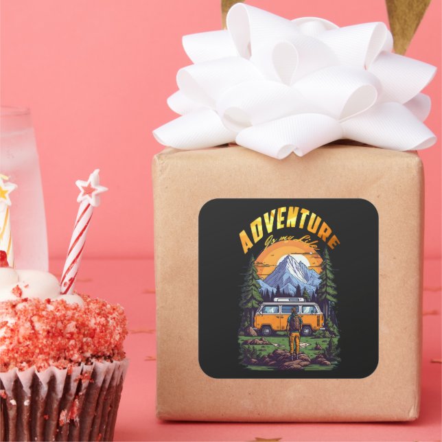 Pegatina Cuadrada Aventura moderna de camping (Fiesta)