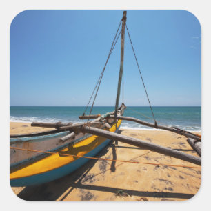 Pegatina Cuadrada Barco De Pesca Aburrido En La Playa