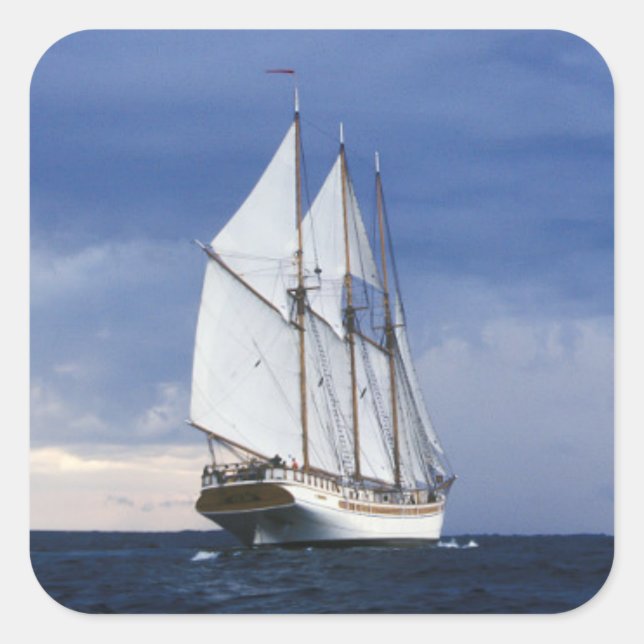 Pegatina Cuadrada Barco De Vela En El Mar Báltico (Anverso)