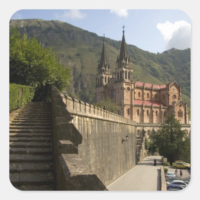 Pegatina Cuadrada Basílica de Covadonga, al noroeste de España. (Anverso)