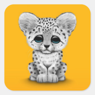 Pegatina Cuadrada Bebé lindo con cachorro de leopardo de la nieve en