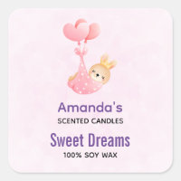 Bebé pequeño conejo en una canela de bolsillo