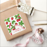 Pegatina Cuadrada Berry Sweet Raspberry Kids Birthday Fiesta -<br><div class="desc">Añade un toque dulce de berry a tus favores de fiesta con este adorable pegatina de temática frambuesa. Con frambuesas rosas brillantes y letras alegres, es perfecto para sellar bolsos de fiesta, decorar regalos o agregar un toque de frescura a los dulces de cumpleaños. Personalice el nombre, la edad o...</div>