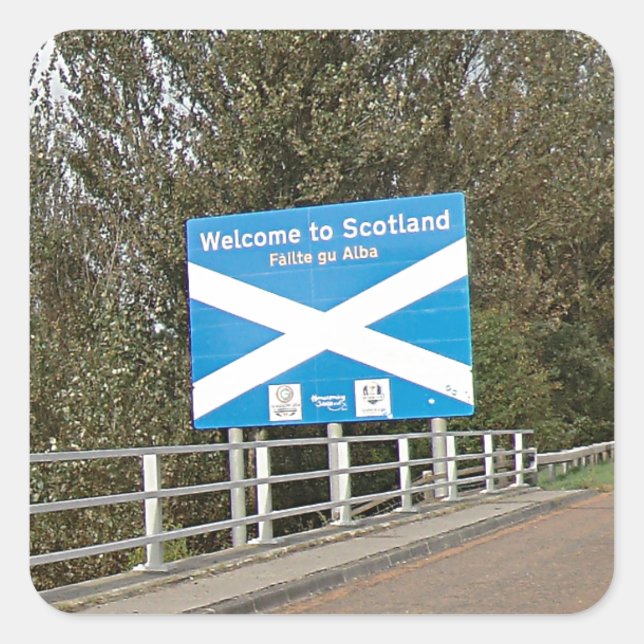 Pegatina Cuadrada Bienvenido a Escocia - Rótulo fronterizo angloesco (Anverso)