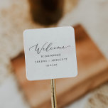 Pegatina Cuadrada Bienvenido Boda Delicado de Caligrafía Negra<br><div class="desc">Estos delicados pegatinas de bienvenida bodas de caligrafía negra son perfectos para un boda moderno. El romántico diseño minimalista presenta una bonita y elegante tipografía negra sobre un fondo blanco con un aspecto limpio y sencillo. Personalice estos pegatinas con la ubicación de su boda, nombres y fecha de boda. Estas...</div>