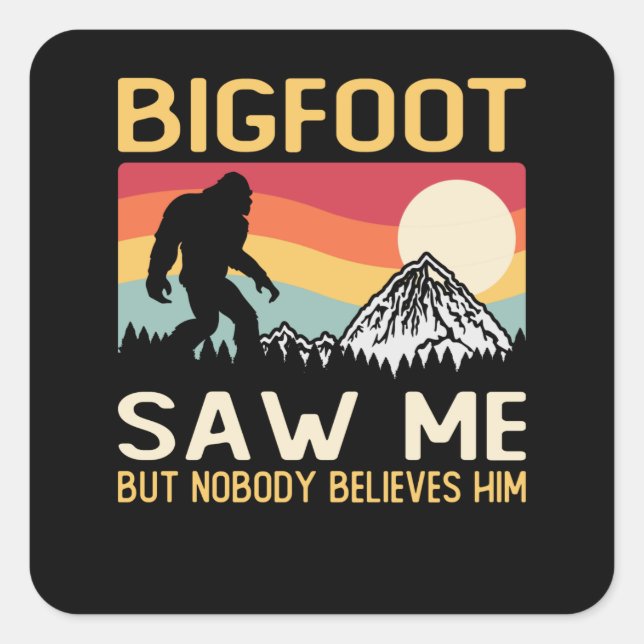 Pegatina Cuadrada Bigfoot Saw Me But Nobody Believes Him (Anverso)