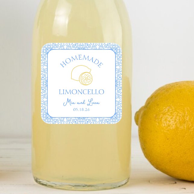 Pegatina Cuadrada Boda de botellas de Limoncello caseras personaliza (Elevate your limoncello favors with this chic blue and yellow label, customizable for your big day,)