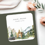 Pegatina Cuadrada Boda de cabaña de madera de pino de montaña rusa<br><div class="desc">Colección temática Rustic Mountain Forest Wood Cabin.- es un Ilustracion acuarela de guion elegante del bosque de pinos de cabañas de montaña Perfecto para tu boda y fiestas de destino en el país. Es muy fácil de personalizar, con sus datos personales. Si necesita cualquier otro producto o personalización que coincida,...</div>