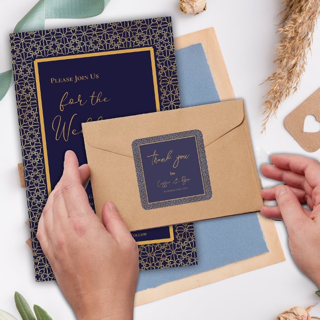 Pegatina Cuadrada Boda de diseño de oro y marina de moda gracias (Trendy Navy and Gold Design Wedding Thank you Square Sticker)