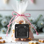Pegatina Cuadrada Boda de estrellas de luna mística de color negro p<br><div class="desc">Mystical Black Silver Sun Moon Stars Astronomía Pegatinas Celestiales Cosmic Galaxy Space Wedding Favor presentan un sol plateado, luna y estrellas enmarcados en un fondo negro. Personalizado con un mensaje de "Gracias". Perfecto para bodas y favores de partido. Personalice editando el texto en los cuadros de texto proporcionados. Diseñado por...</div>