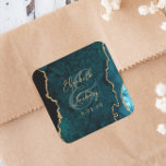 Pegatina Cuadrada Boda de guión de azote de oro azul verde azulado<br><div class="desc">Este elegante y moderno pegatina boda presenta un verde azulado diseño de agate de color azul con un diseño geodésico adornado con falsos purpurinas de oro. Personalizar fácilmente el texto de color dorado, con los nombres de la novia y el novio en caligrafía escrita a mano a través de una...</div>
