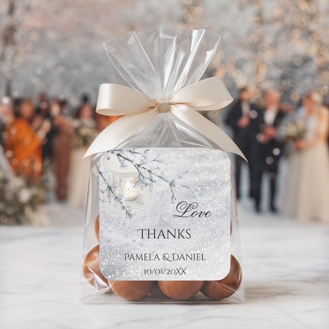 Pegatina Cuadrada Boda De Invierno De Nieve Con Espuma Gracias Pegat (Thank you sticker with a winter wonderland scene of sparkling snow and a romantic candle lit lantern)