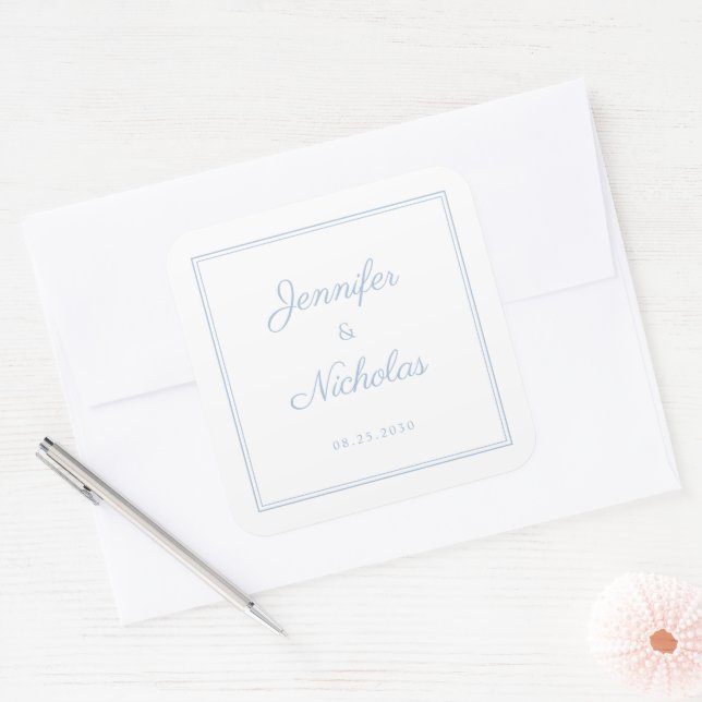 Pegatina Cuadrada Boda Elegante en Azul Polvo y Letra Script (Sobre)