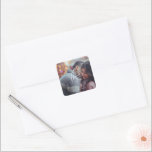Pegatina Cuadrada Boda fotográfico moderno Gracias<br><div class="desc">Este moderno boda de fotos gracias pegatinas es la manera perfecta de agregar un toque personal a sus tarjetas de agradecimiento. Con su diseño elegante y su opción de foto en personalizable, estos pegatinas seguro que impresionarán a sus huéspedes. Póngalas en sobres, favores o incluso en tu álbum de fotos...</div>