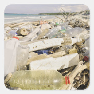 Pegatina Cuadrada Botellas plásticas y vertimiento oceánico en un oc