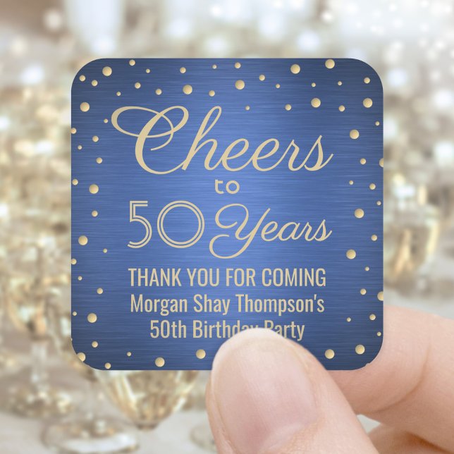 Pegatina Cuadrada Brindis de cumpleaños con confeti azul y dorado ce (Subido por el creador)