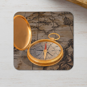 Pegatina Cuadrada Brújula de oro vintage en mapa de pirata antiguo 