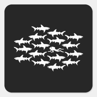 Pegatina Cuadrada Buceador de Scuba nadando con una escuela de tibur