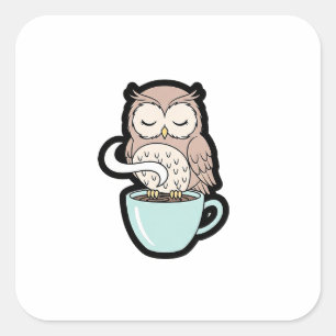 Pegatina Cuadrada Búho Soñoliento en Café – Ilustración Acogedora y
