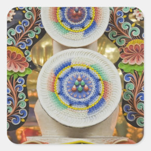 Pegatina Cuadrada Bután. Pasteles ceremoniales hechos por monjes ado