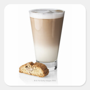 Pegatina Cuadrada Caffe latte con biscotti, de fondo blanco,