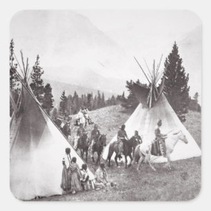 Pegatina Cuadrada Campamento nativo americano de tepee, Montana, c.1