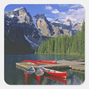 Pegatina Cuadrada Canadá, Alberta, Moraine Lake. Cañoes rojos espera